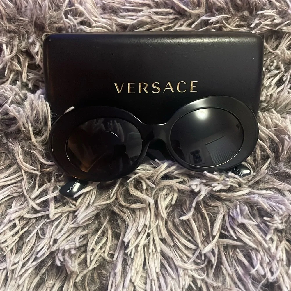 Versace oval glasses euc - Picture 1 of 8